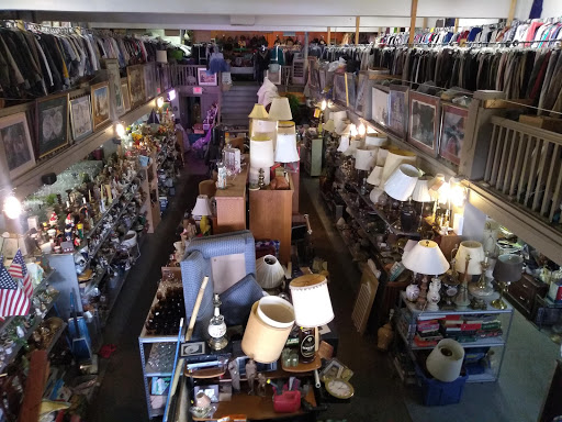 Thrift Store «Avenue Thrift Store», reviews and photos, 927 Minnesota Ave, Kansas City, KS 66101, USA