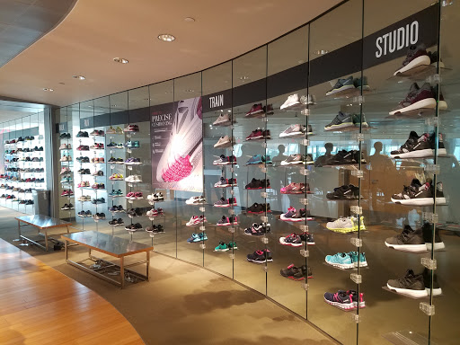 Reebok International Ltd, 1895 J W Foster Blvd, Canton, MA 02021, USA, 