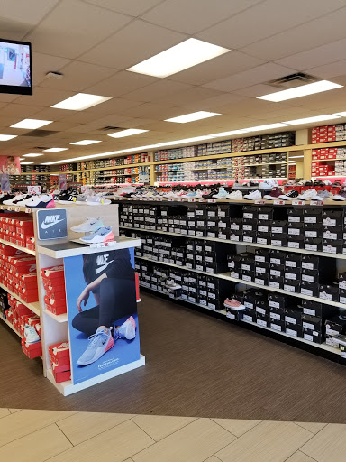 Shoe Store «Famous Footwear», reviews and photos, 2101 Elmwood Ave, Buffalo, NY 14207, USA