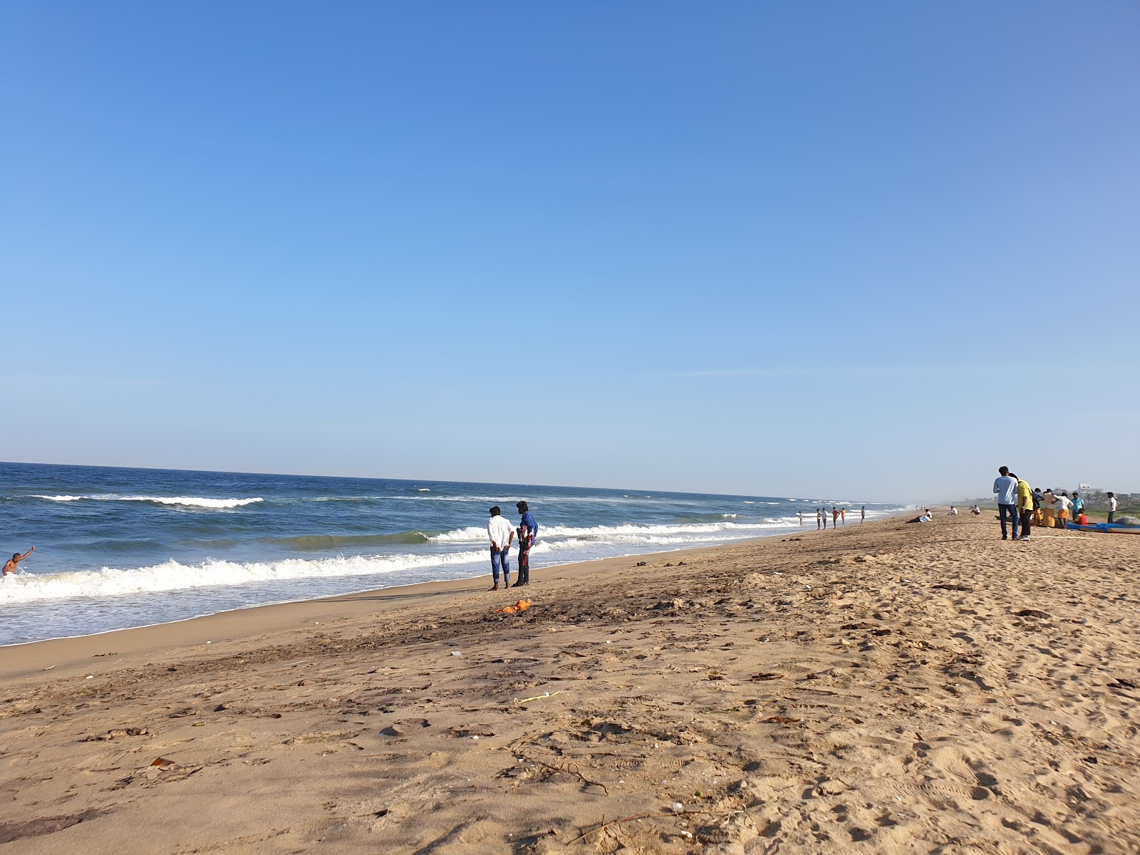 Foto di Akkarai Beach con parzialmente pulito livello di pulizia