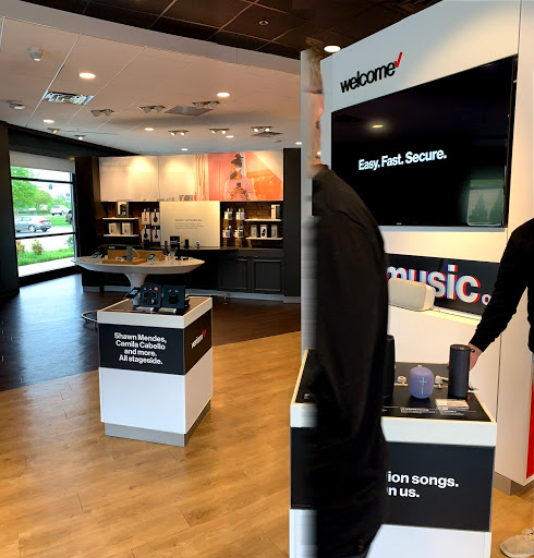 Cell Phone Store «Verizon», reviews and photos, 11511 Parkside Dr, Knoxville, TN 37934, USA