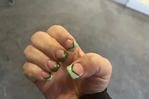 Quick Nails image
