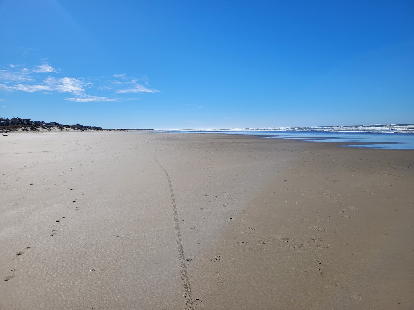 Fotografija Ocean Way Beach z svetel fin pesek površino