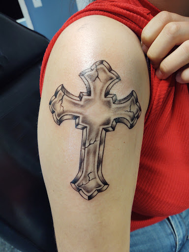 Tattoo Shop «Blue Magic Tattoo», reviews and photos, 366 W Virginia St, Crystal Lake, IL 60014, USA