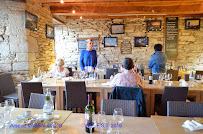 Atmosphère du Restaurant de fruits de mer Le Relais du Vieux Port à Le Conquet - n°12
