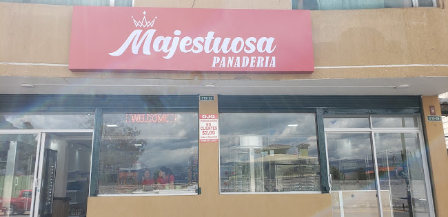 Opiniones de Majestuosa Panadería en Quito - Panadería