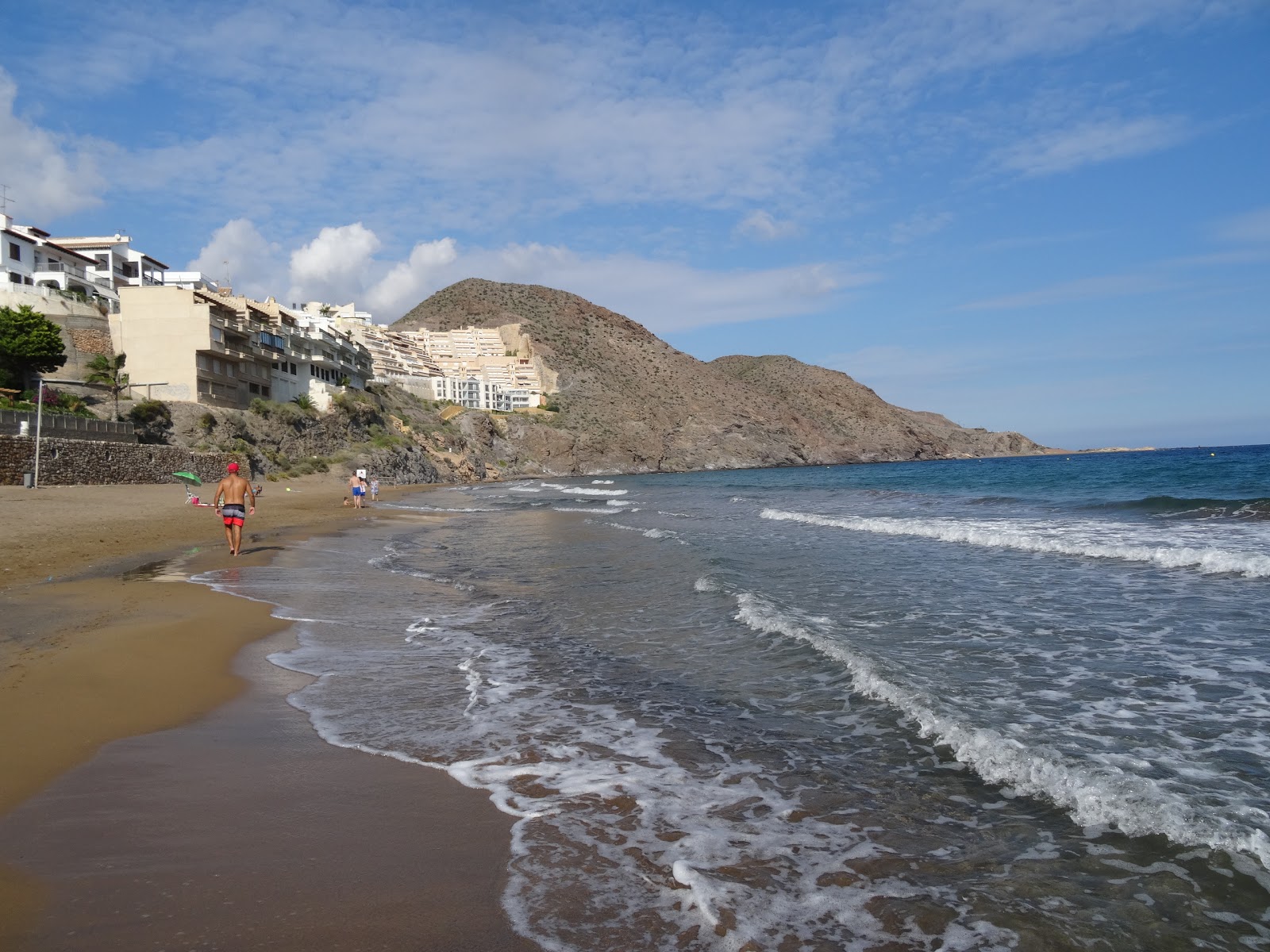 Foto van Playa El Hornillo met blauw puur water oppervlakte