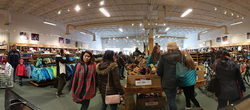 Clothing Store «L.L. Bean Outlet», reviews and photos, 31 Gusabel Ave, Nashua, NH 03063, USA
