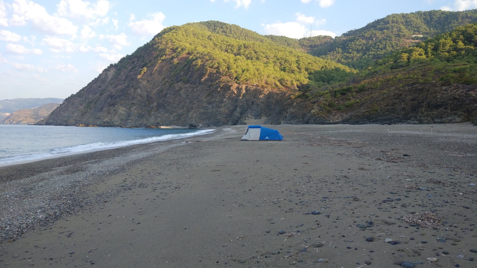 Photo of Demiroren beach with partly clean level of cleanliness