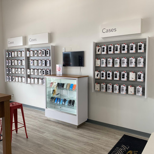 Cell Phone Store «iExpert Studio», reviews and photos, 5000 Shelbyville Rd, Louisville, KY 40207, USA