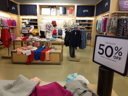 Clothing Store «Gap Outlet», reviews and photos, 5050 Factory Shops Blvd, Castle Rock, CO 80108, USA