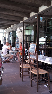 Atmosphère du Restaurant L' Auberge des Arcades à Castelnau-de-Montmiral - n°10
