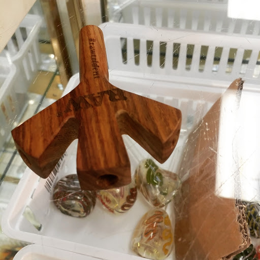 Tobacco Shop «Sky High Smoke Shop», reviews and photos, 19801 NW 27th Ave, Miami Gardens, FL 33056, USA