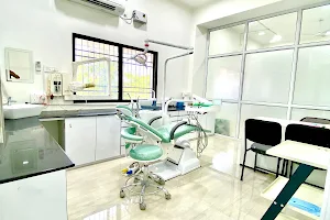 Makhija Dental Clinic and Implant Center image