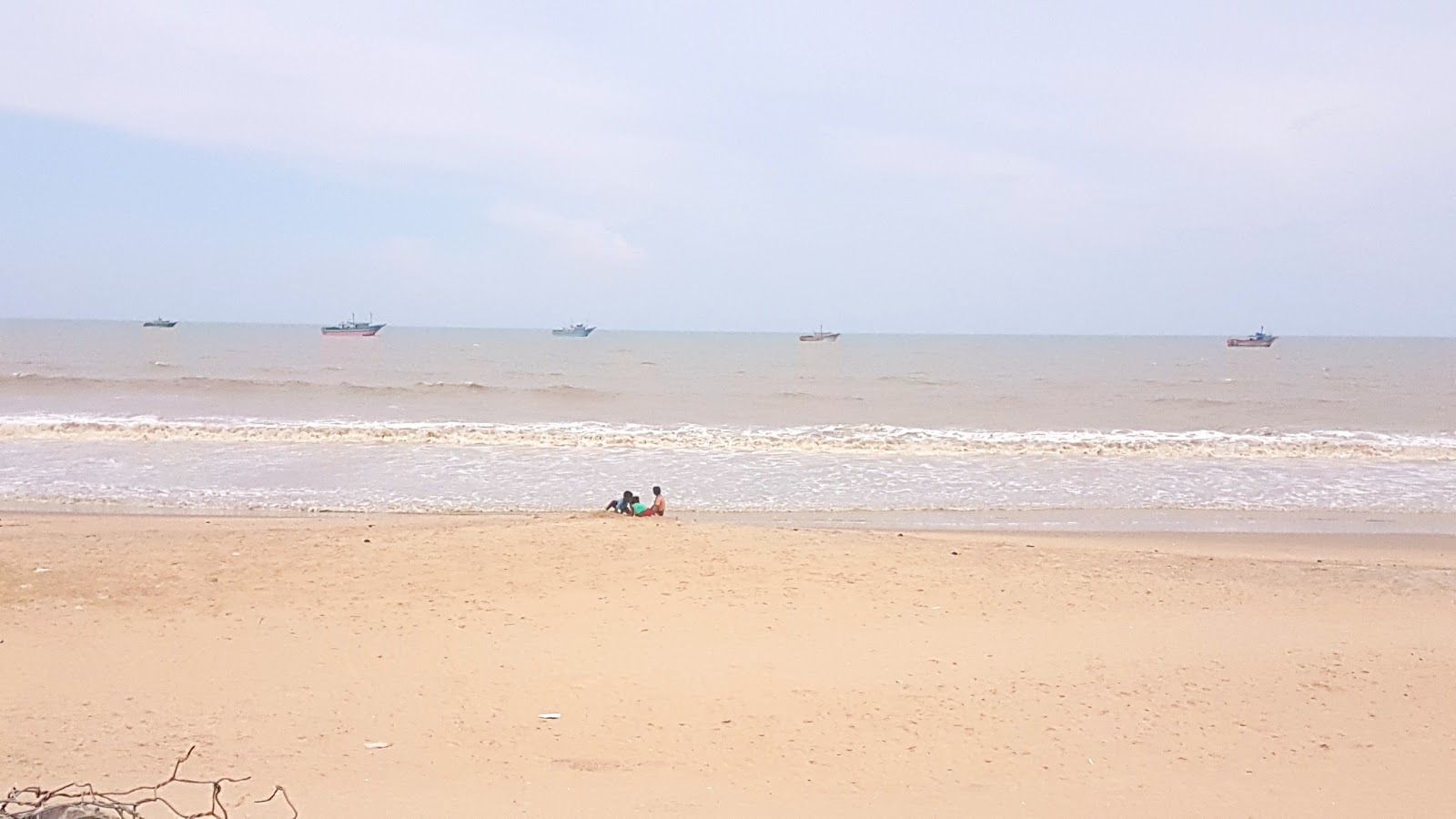 Foto van Seruthur Beach met recht en lang