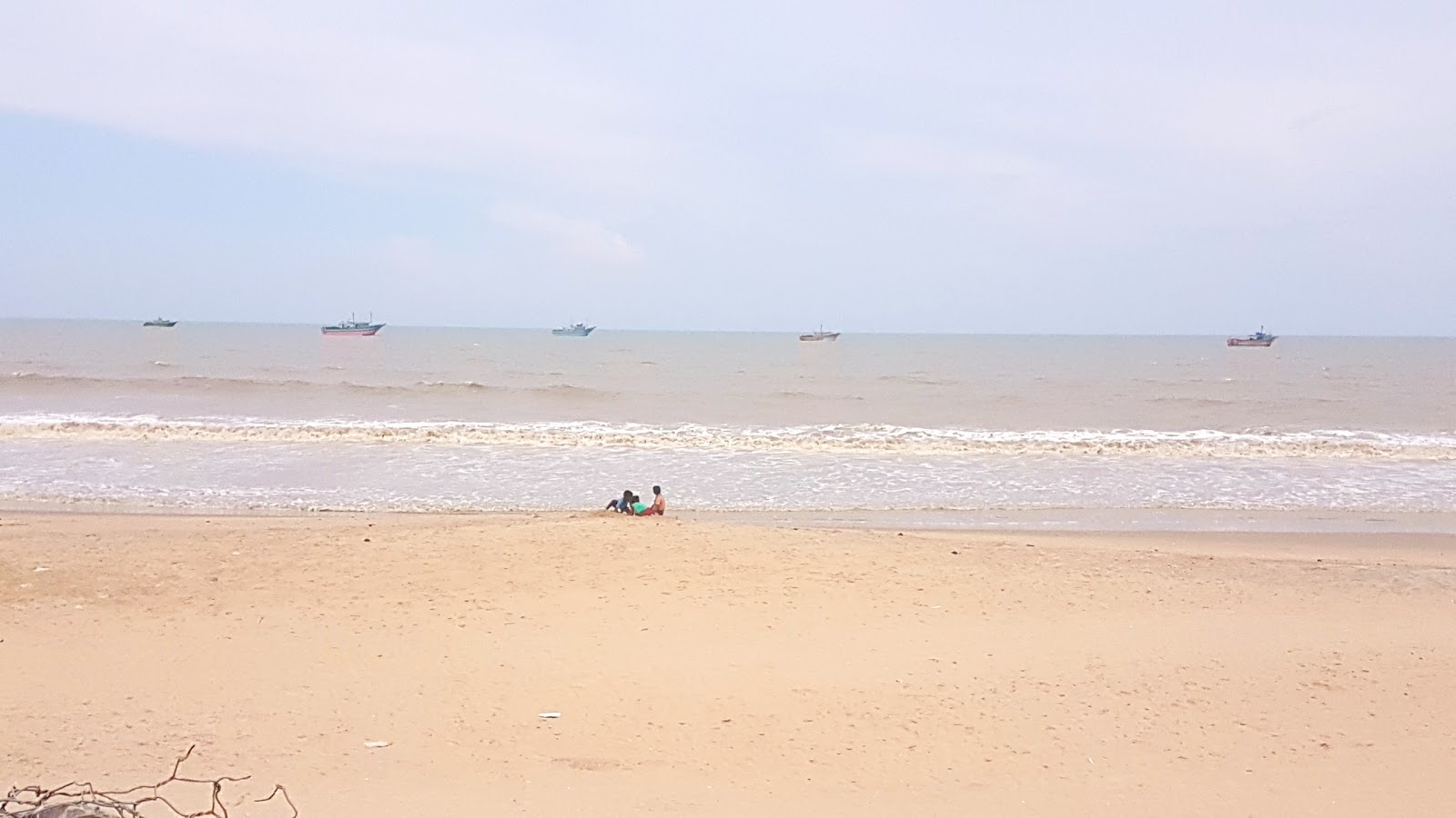 Foto van Seruthur Beach met enigszins schoon niveau van netheid