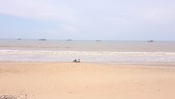Foto van Seruthur Beach met enigszins schoon niveau van netheid