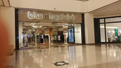 Shopping Mall «900 North Michigan Shops», reviews and photos, 900 N Michigan Ave, Chicago, IL 60611, USA