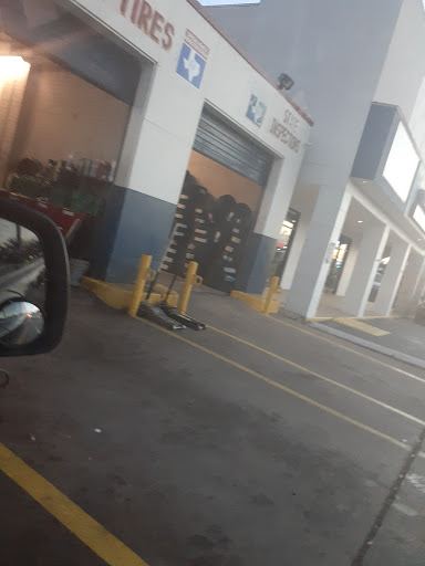 Auto Repair Shop «Ross Auto & Tire Shop», reviews and photos, 5034 Ross Ave, Dallas, TX 75206, USA