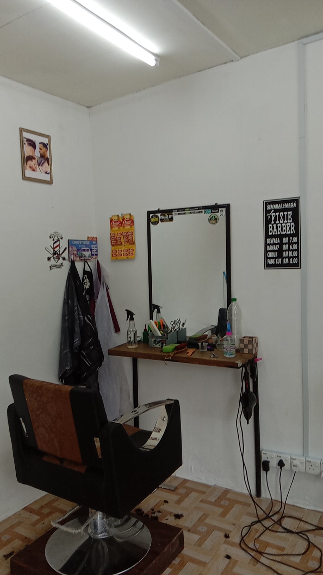 Kedai gunting rambut kampung barber shop