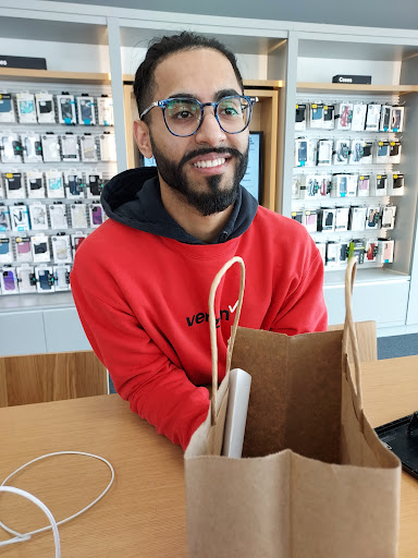 Cell Phone Store «Verizon Authorized Retailer, TCC», reviews and photos, 122 W Veterans Pkwy, Yorkville, IL 60560, USA