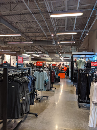 Clothing Store «Nike Factory Store», reviews and photos, 102 The Arches Cir, Deer Park, NY 11729, USA