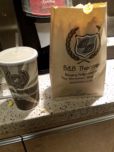 Movie Theater «B&B Theatres Overland Park 16», reviews and photos, 8601 W 135th St, Overland Park, KS 66223, USA