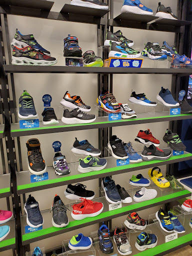 Shoe Store «SKECHERS Retail», reviews and photos, 19575 Biscayne Blvd #1323, Aventura, FL 33180, USA