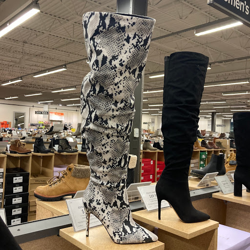 Shoe Store «DSW Designer Shoe Warehouse», reviews and photos, 24570 Dulles Landing Dr #120, Dulles, VA 20166, USA