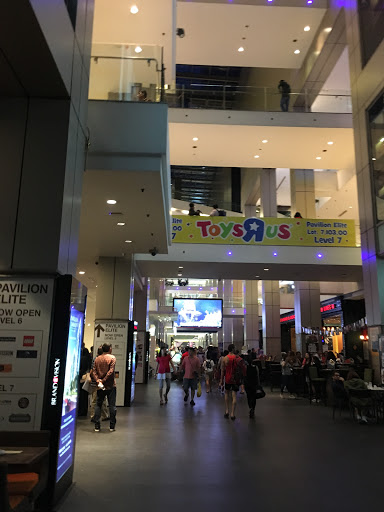 Shopping Mall «Pavilion Shopping Center», reviews and photos, 24055 Chagrin Blvd, Beachwood, OH 44122, USA