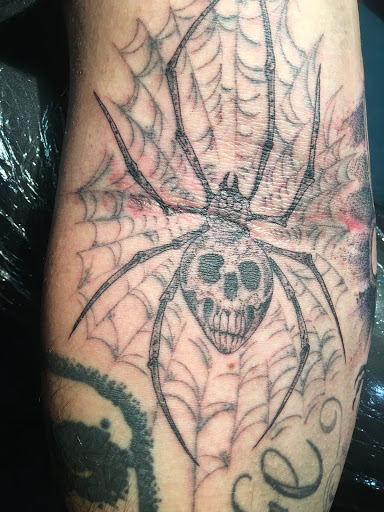 Tattoo Shop «Nine Lives Tattoo», reviews and photos, 61 N Holladay Dr, Seaside, OR 97138, USA