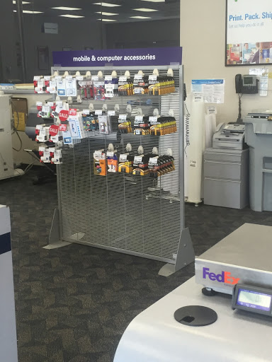 Print Shop «FedEx Office Print & Ship Center», reviews and photos, 3031 Wilma Rudolph Blvd, Clarksville, TN 37040, USA