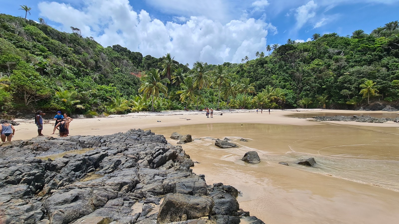 Fotografija Plaža Havaizinho z svetel fin pesek površino