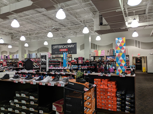 Shoe Store «Off Broadway Shoe Warehouse», reviews and photos, 4600 Shelbyville Rd #201, Louisville, KY 40207, USA