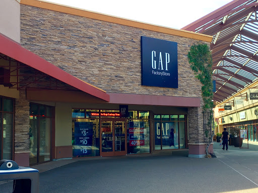 Gap Outlet, 1001 N Arney Rd, Woodburn, OR 97071, USA, 