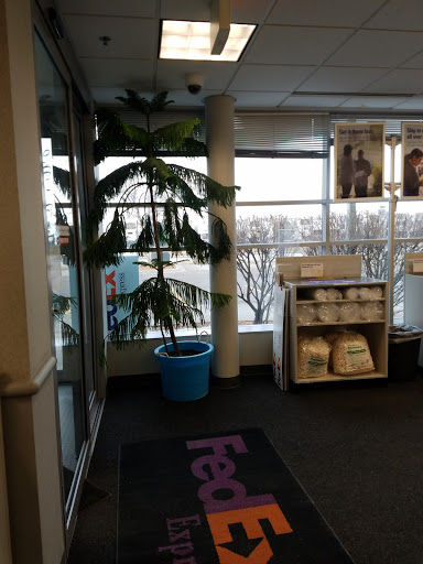 Shipping and Mailing Service «FedEx Ship Center», reviews and photos, 2825 Cargo Rd, Minneapolis, MN 55450, USA