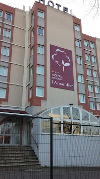 Extérieur du Restaurant Hôtel l'Amandier Nanterre La Défense - n°15