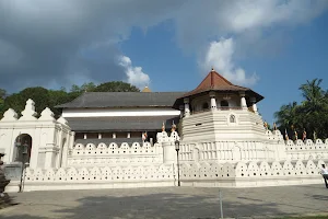 Dissa Tours Sri Lanka image