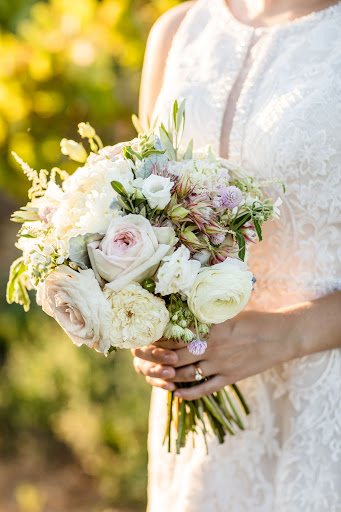 Florist «Vanda Floral Design - Retail Storefront», reviews and photos, 501 Petaluma Blvd N, Petaluma, CA 94952, USA