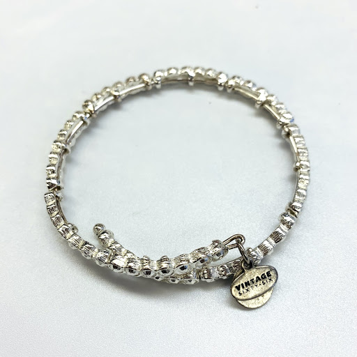 Used Clothing Store «Clothes Mentor», reviews and photos, 2701 N Mall Dr, Virginia Beach, VA 23452, USA