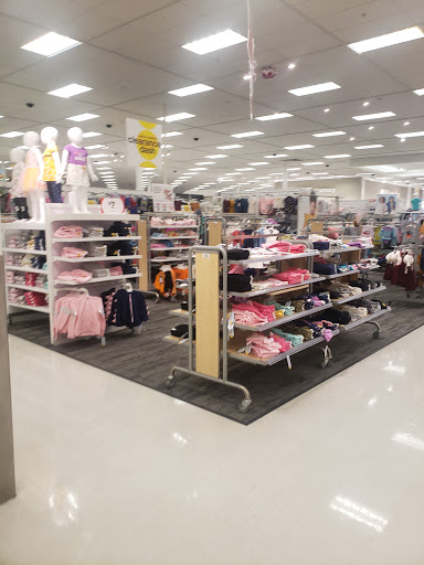 Department Store «Target», reviews and photos, 800 Broadview Village Sq, Broadview, IL 60155, USA