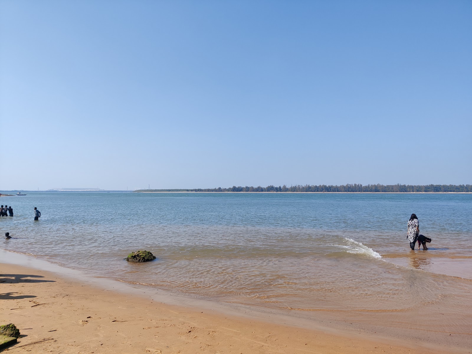 Nehru Bangala Sea Beach的照片 带有长直海岸