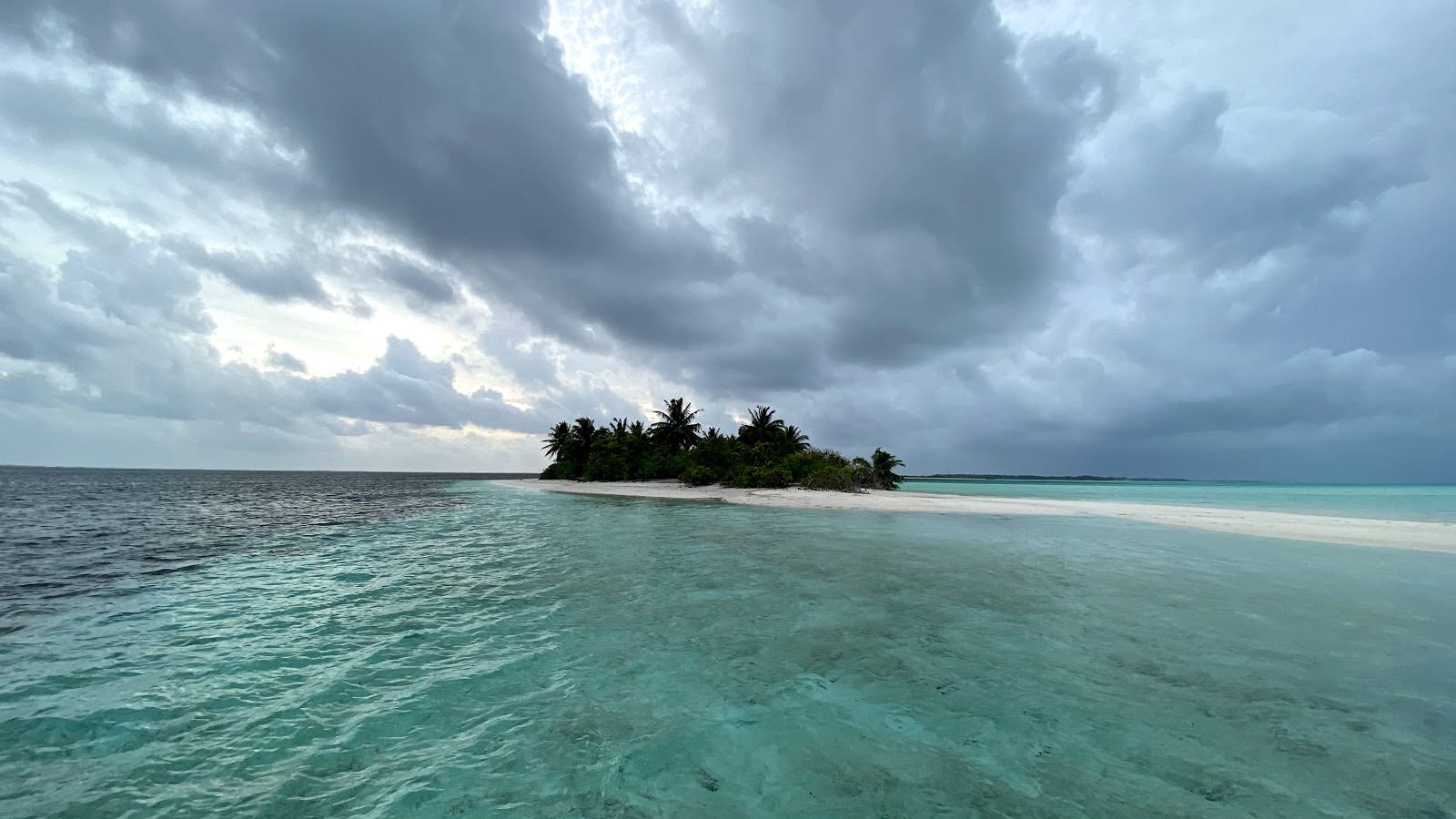 Fotografija Faathihutta Beach z srednje stopnjo čistoče