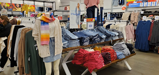 Clothing Store «Old Navy», reviews and photos, 19401 Alderwood Mall Pkwy, Lynnwood, WA 98036, USA