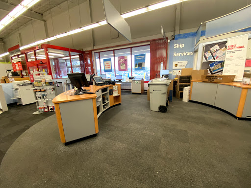 Office Supply Store «Staples», reviews and photos, 547 River Rd, Edgewater, NJ 07020, USA