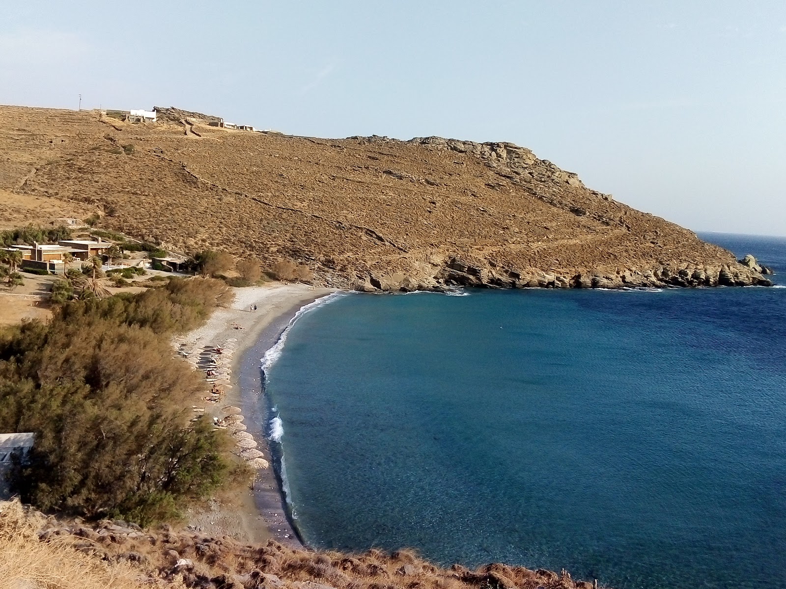 Kalivia, Tinos'in fotoğrafı turkuaz saf su yüzey ile