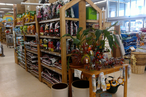Pet Supply Store «CountryMax - Geneseo», reviews and photos, 4101 Lakeville Rd, Geneseo, NY 14454, USA