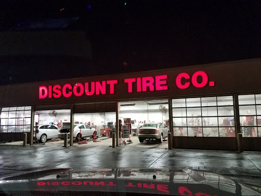 Tire Shop «Discount Tire», reviews and photos, 5505 South La Grange Road, Countryside, IL 60525, USA