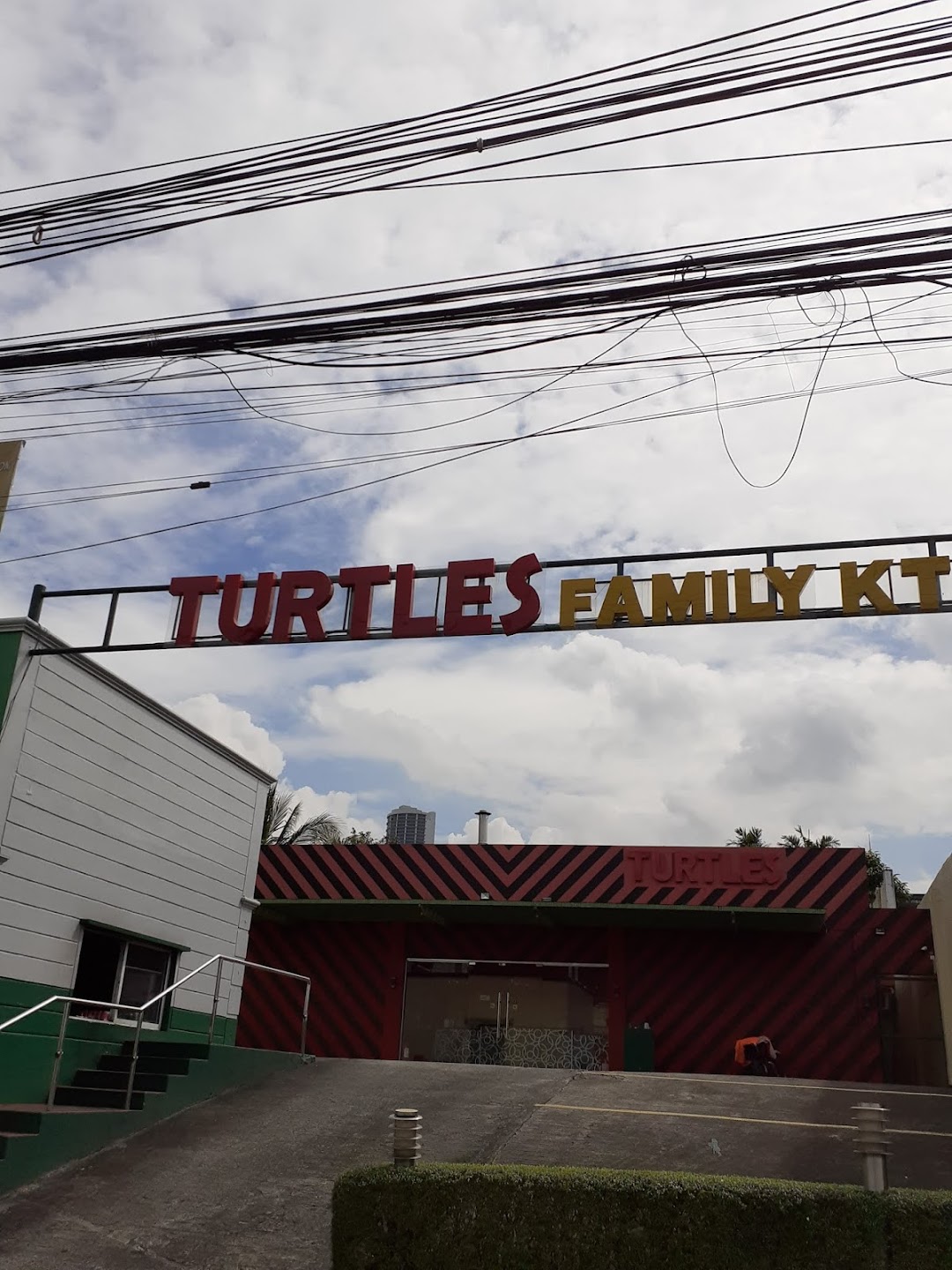 Turtles Family KTV West Avenue