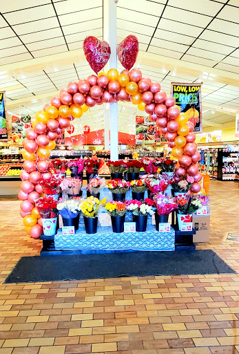 Grocery Store «Weis Markets», reviews and photos, 412 Day Hollow Rd, Endicott, NY 13760, USA